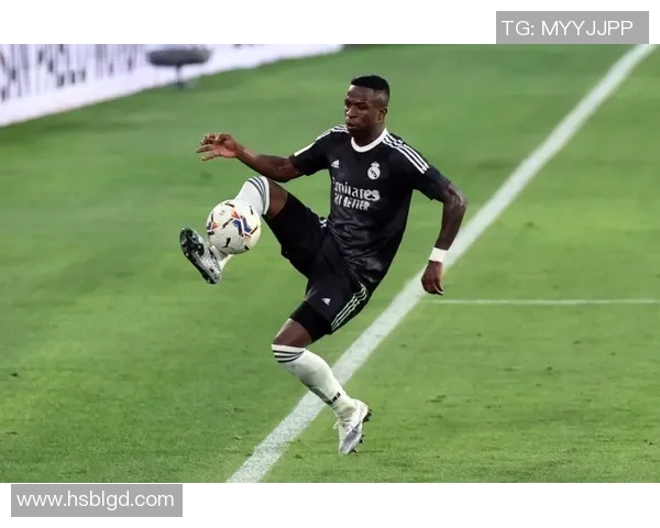 维尼修斯：从青涩小将到世界足坛的璀璨明星之路